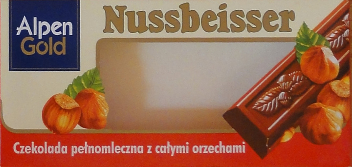 Nussbeisser male Alpen Gold kwadrat czekolada pelnomleczna z calymi orzechami 1.jpg